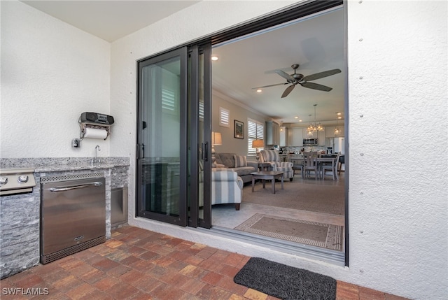 exterior space with an outdoor kitchen and ceiling fan