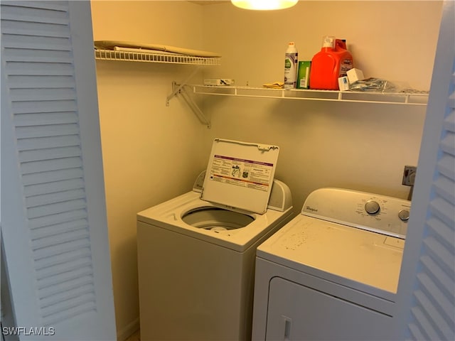 washroom featuring washer and clothes dryer