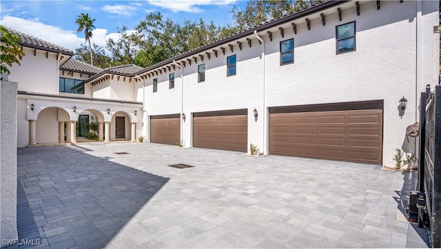 view of front facade with a garage