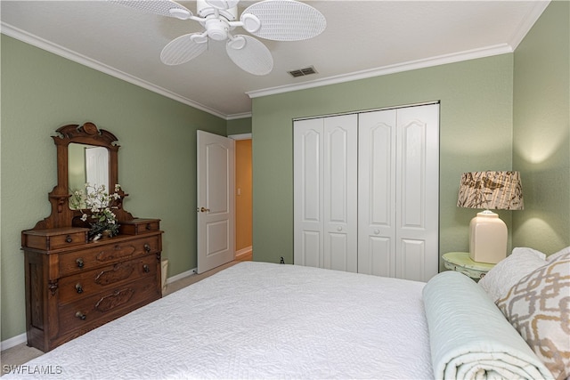 bedroom featuring ceiling fan, a closet, and crown molding