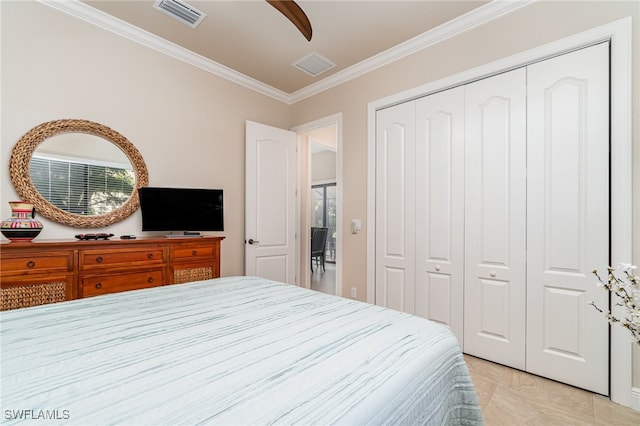 bedroom featuring ceiling fan, a closet, visible vents, and crown molding