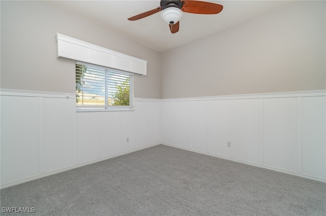 carpeted empty room featuring ceiling fan