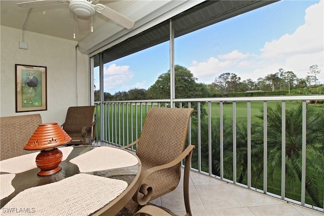 sunroom featuring ceiling fan