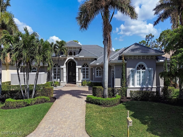 view of front of property featuring a front lawn and stucco siding