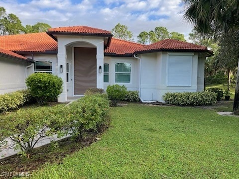 view of front of house with a front yard