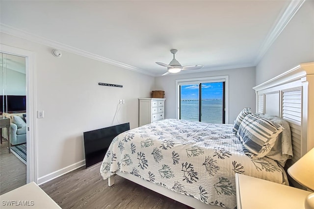 bedroom with crown molding, dark hardwood / wood-style floors, and ceiling fan