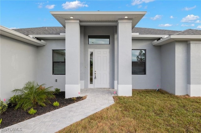 property entrance featuring a yard