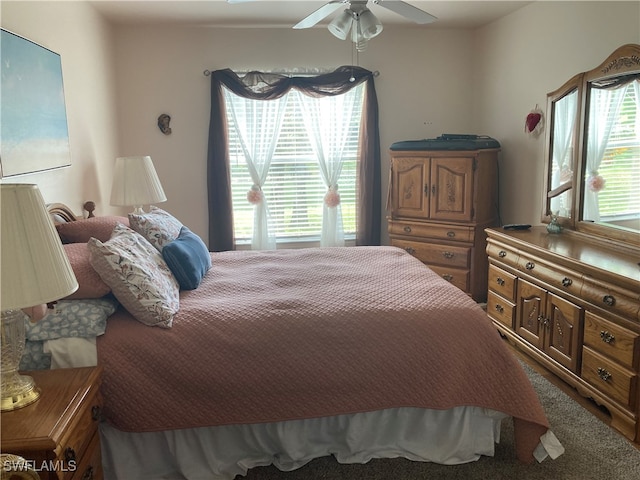 bedroom with ceiling fan