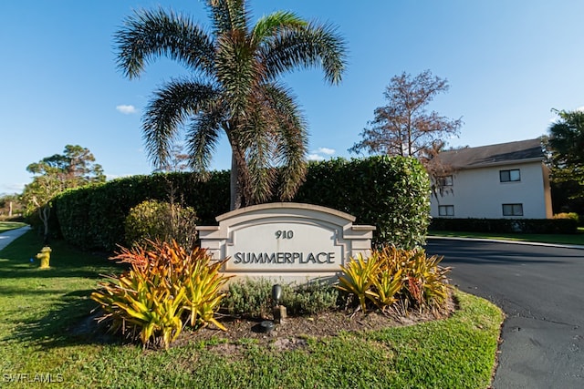 view of community / neighborhood sign