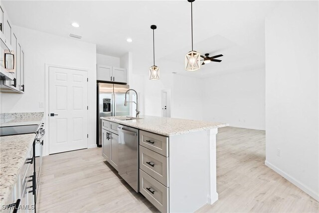 833 Newell St E, Lehigh Acres, FL 33974 - kitchen with appliances with stainless steel finishes, light wood-style flooring, a ceiling fan, a kitchen island with sink, and recessed lighting