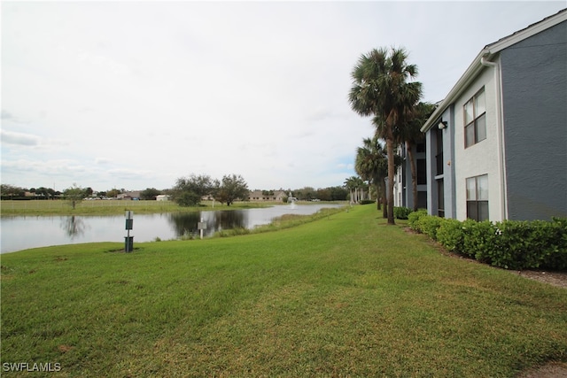 view of yard featuring a water view