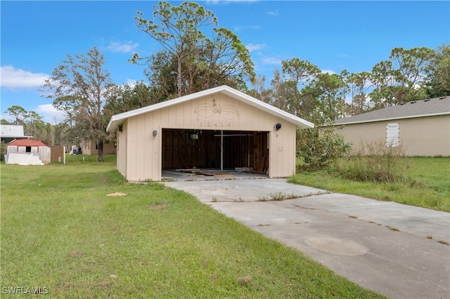 garage featuring a lawn