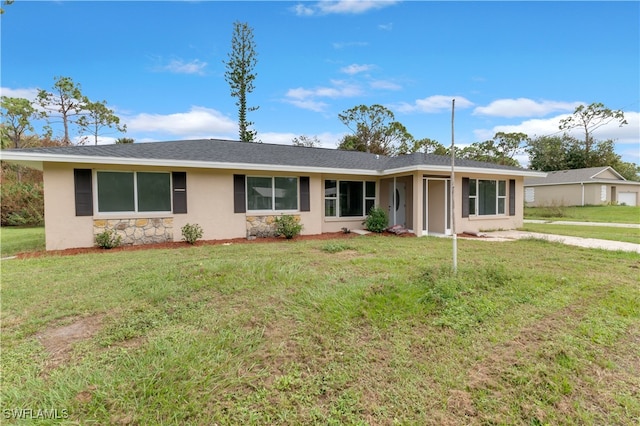 single story home with a front yard