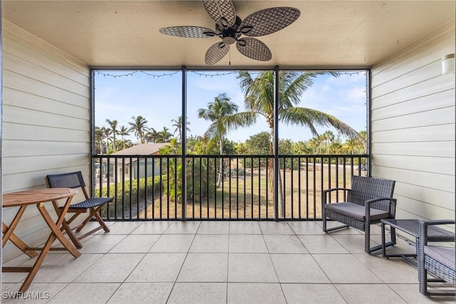 sunroom featuring ceiling fan