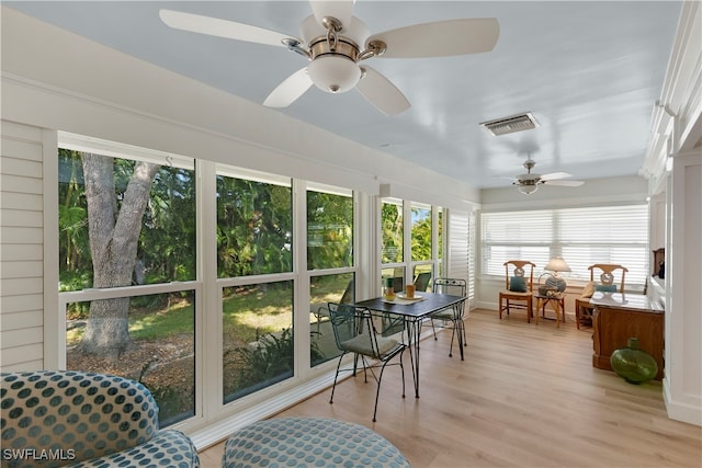 sunroom featuring ceiling fan