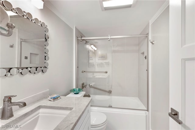 full bathroom with toilet, vanity, and enclosed tub / shower combo