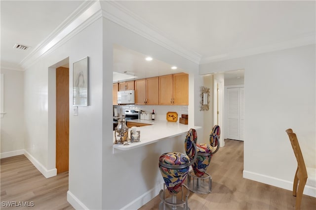 kitchen with tasteful backsplash, ornamental molding, light wood-type flooring, electric range, and kitchen peninsula