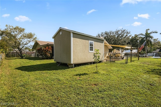 view of side of property featuring a lawn