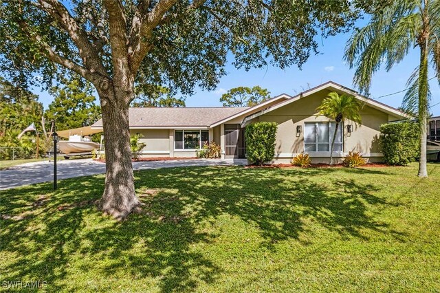 single story home featuring a front lawn