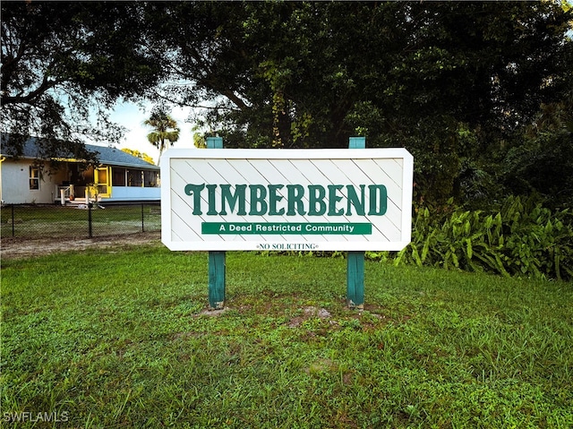 community sign with a yard