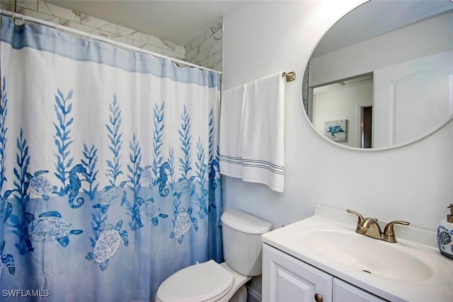 bathroom with a shower with curtain, vanity, and toilet