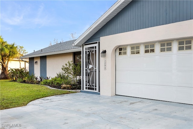 view of front of property with a front yard