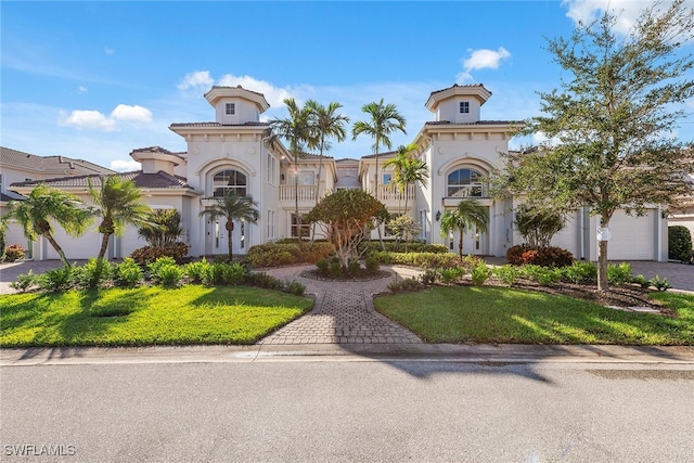 view of front of property with a front yard