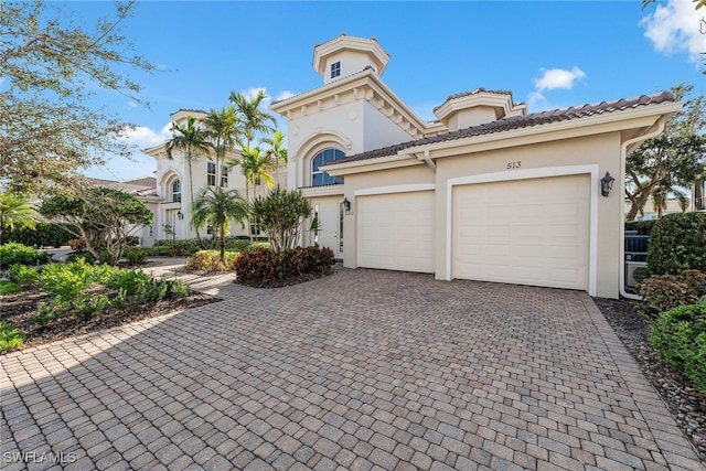 view of front facade featuring a garage