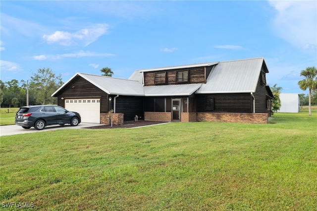 view of front facade featuring a front lawn and a garage