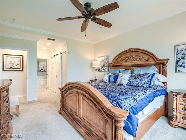 bedroom with ceiling fan, a barn door, ornamental molding, and light carpet