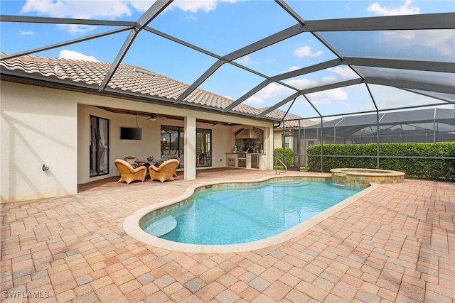 view of pool featuring a lanai, an in ground hot tub, a patio, and ceiling fan