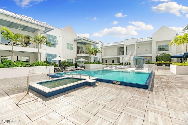 view of pool with a jacuzzi