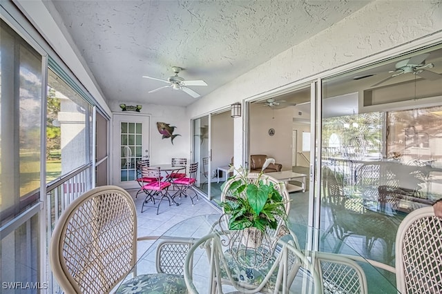 sunroom with ceiling fan