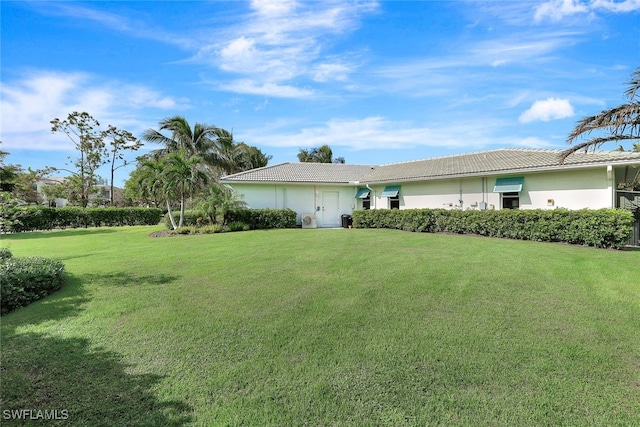 view of front facade featuring a front yard