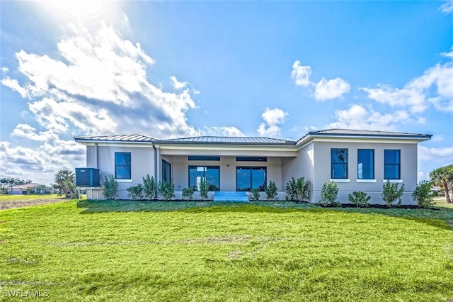 view of front facade with a front yard and covered porch