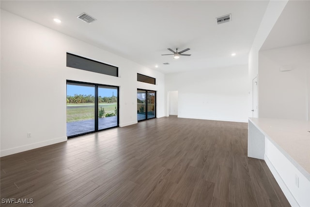 unfurnished room with dark wood-type flooring and ceiling fan