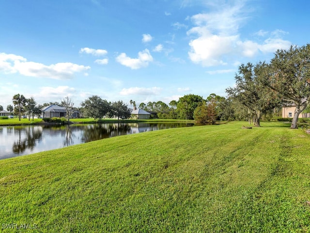 view of yard featuring a water view