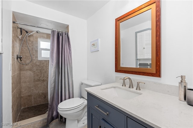 bathroom with a shower with curtain, vanity, and toilet