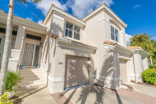 view of front facade featuring a garage