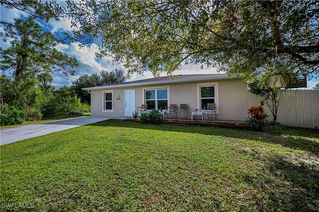 single story home featuring a front lawn