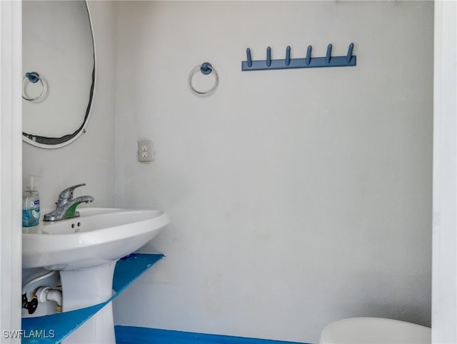 bathroom featuring toilet