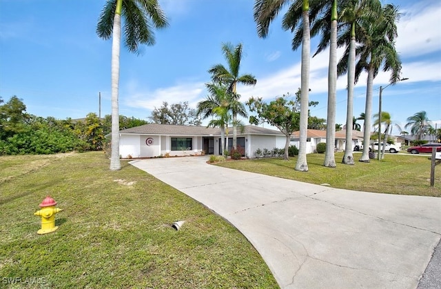 single story home with a front yard