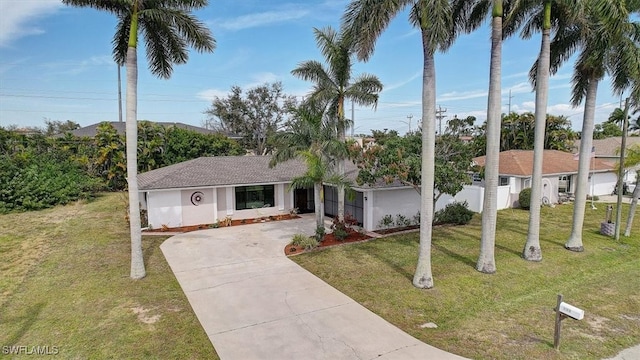 single story home featuring a front lawn