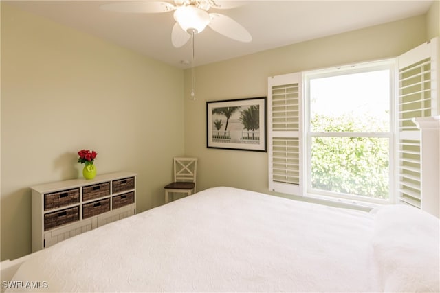 bedroom with ceiling fan