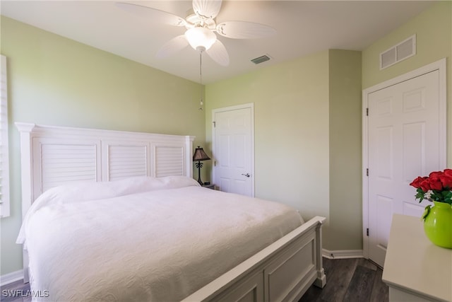 bedroom featuring dark wood-type flooring and ceiling fan