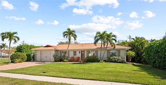 view of front facade featuring a front lawn and a garage