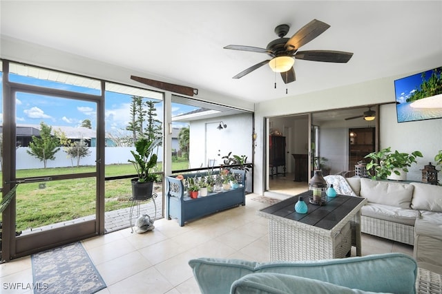 sunroom with ceiling fan