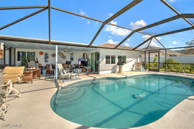 view of swimming pool with a lanai, ceiling fan, and a patio area