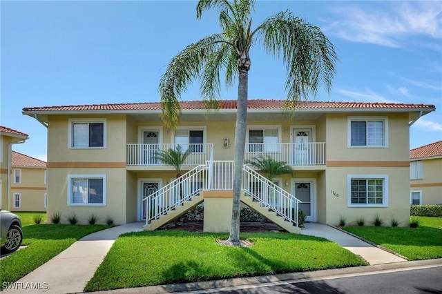 view of front of house featuring a front yard