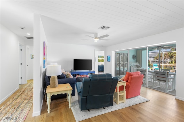 living room with light hardwood / wood-style floors and ceiling fan